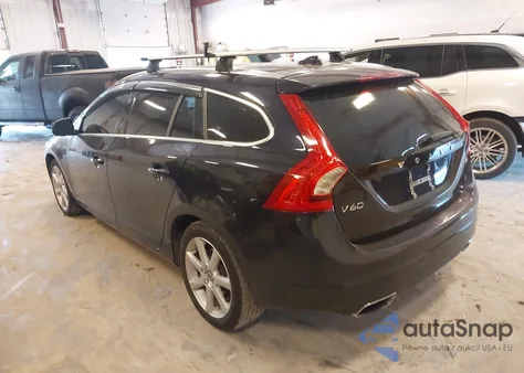 2017 Volvo V60 T5 Premier z USA, uszkodzony, nr VIN YV140MEK9H1367711